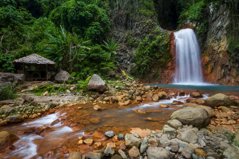 waterfall-redrocks-pulambato2.jpg  
